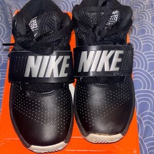 Nike Black and White Sneakers for Everyday Comfort